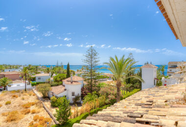 Excellent investment opportunity - south west facing three bedroom, beachfront duplex penthouse located in Playa Real, Marbesa