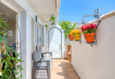 Excellent investment opportunity - south west facing three bedroom, beachfront duplex penthouse located in Playa Real, Marbesa