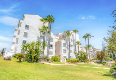 Excellent investment opportunity - south west facing three bedroom, beachfront duplex penthouse located in Playa Real, Marbesa