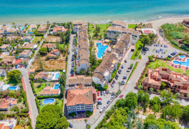 Excellent investment opportunity - south west facing three bedroom, beachfront duplex penthouse located in Playa Real, Marbesa