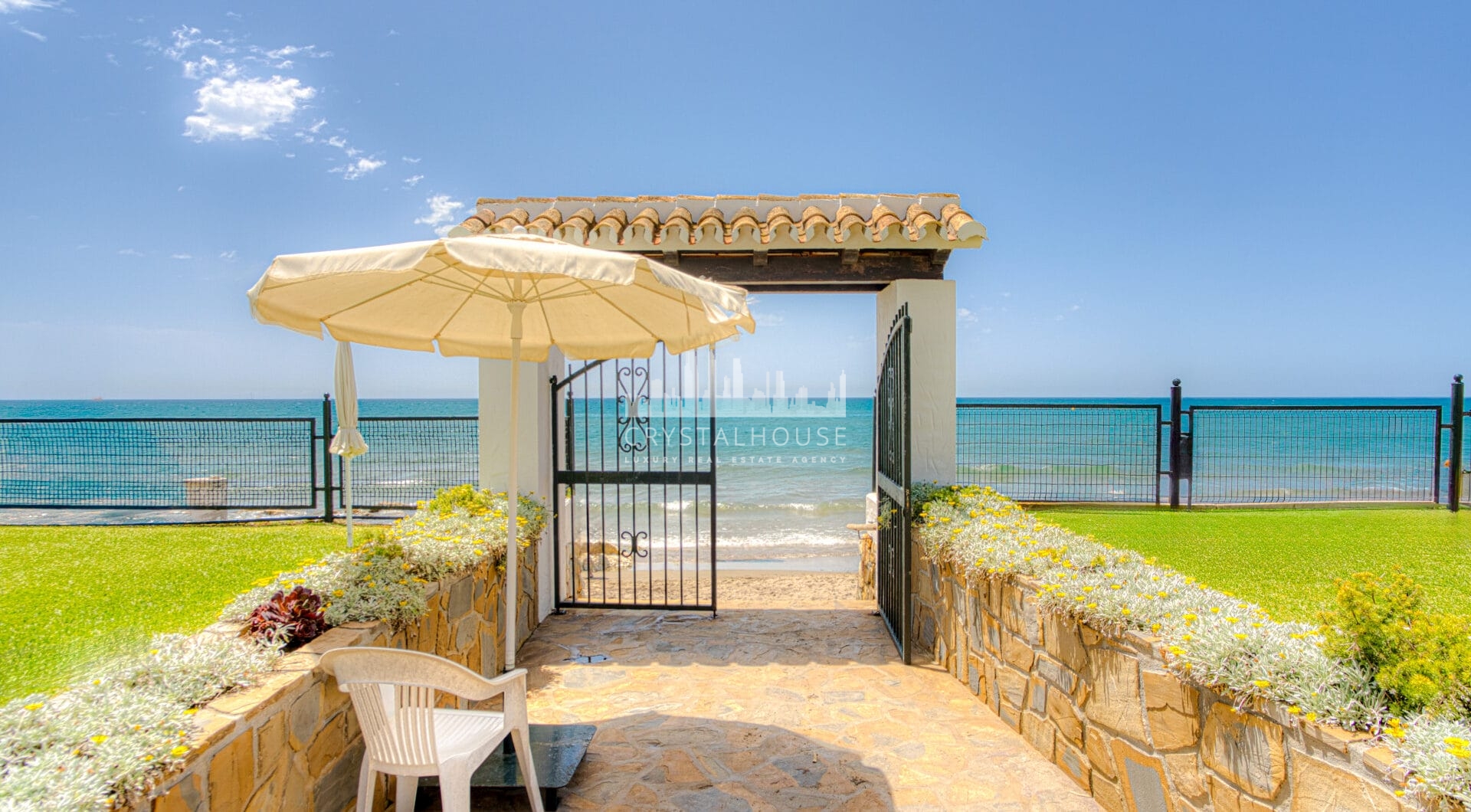 Excellent investment opportunity - south west facing three bedroom, beachfront duplex penthouse located in Playa Real, Marbesa