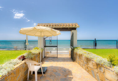 Excellent investment opportunity - south west facing three bedroom, beachfront duplex penthouse located in Playa Real, Marbesa