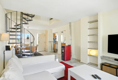 Excellent investment opportunity - south west facing three bedroom, beachfront duplex penthouse located in Playa Real, Marbesa