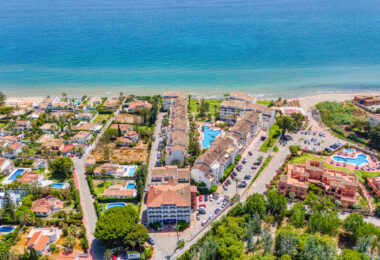 Excellent investment opportunity - south west facing three bedroom, beachfront duplex penthouse located in Playa Real, Marbesa