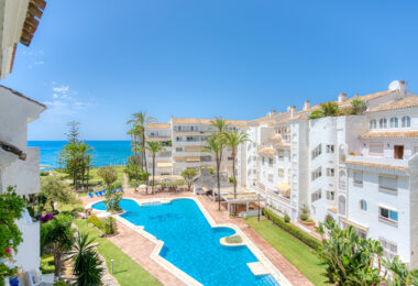 Excellent investment opportunity - south west facing three bedroom, beachfront duplex penthouse located in Playa Real, Marbesa