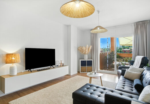 Beautifully renovated, south west facing, two bedroom apartment located in the residential area of Reserva de Marbella
