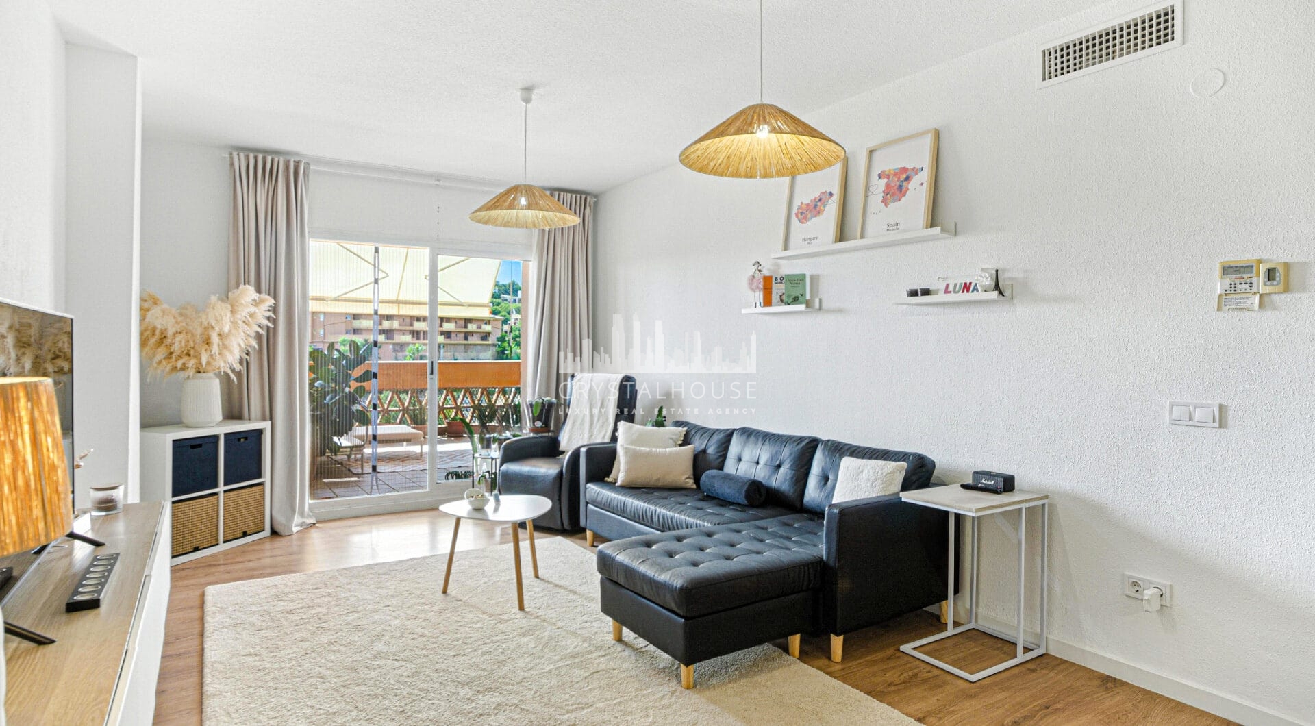 Beautifully renovated, south west facing, two bedroom apartment located in the residential area of Reserva de Marbella