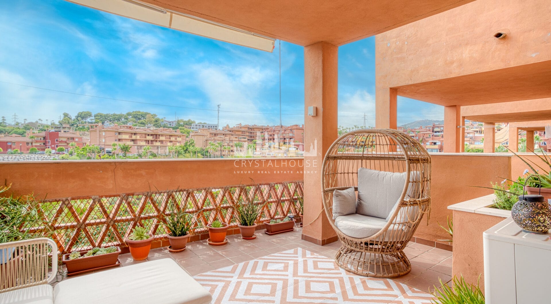 Beautifully renovated, south west facing, two bedroom apartment located in the residential area of Reserva de Marbella