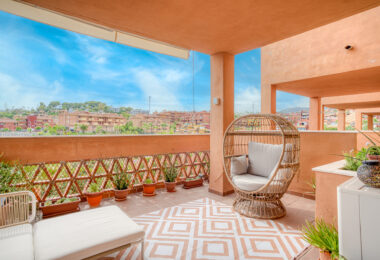 Beautifully renovated, south west facing, two bedroom apartment located in the residential area of Reserva de Marbella