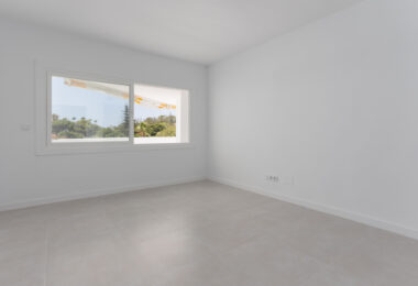 Totally Refurbished apartment with 4 bedrooms in Parque del Sol Guadalmina Baja