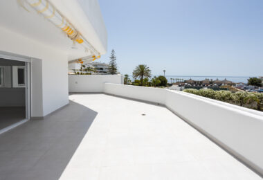 Totally Refurbished apartment with 4 bedrooms in Parque del Sol Guadalmina Baja