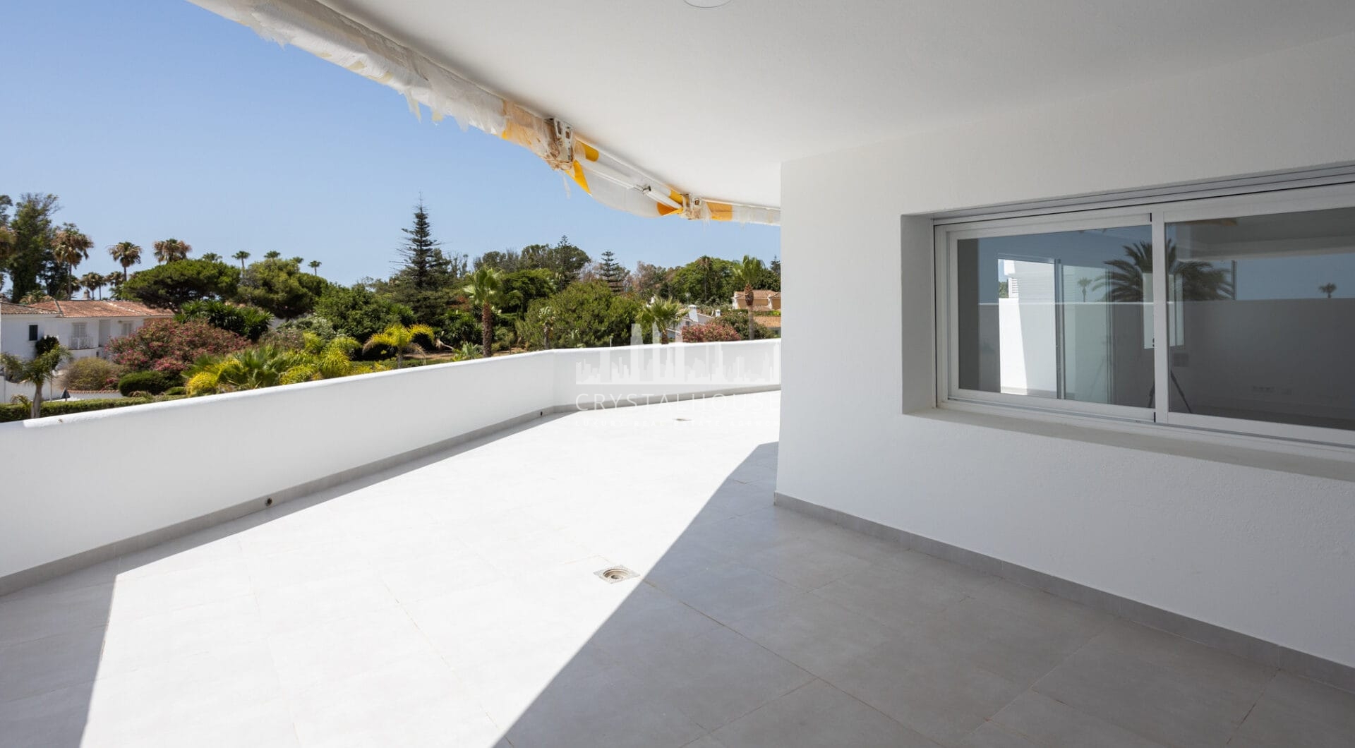 Totally Refurbished apartment with 4 bedrooms in Parque del Sol Guadalmina Baja