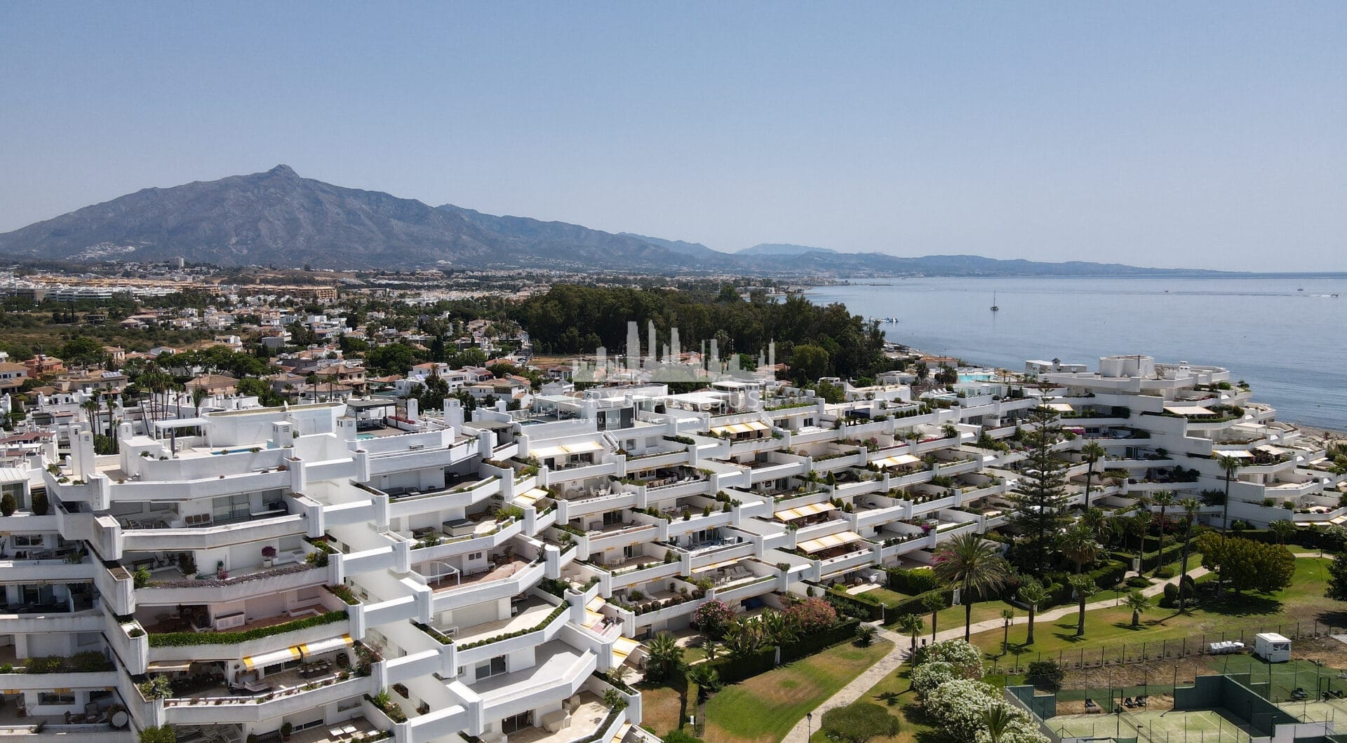 Totally Refurbished apartment with 4 bedrooms in Parque del Sol Guadalmina Baja