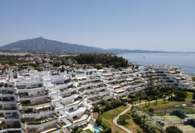 Totally Refurbished apartment with 4 bedrooms in Parque del Sol Guadalmina Baja