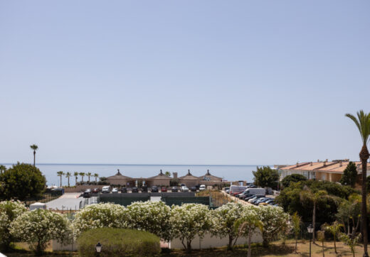 Totally Refurbished apartment with 4 bedrooms in Parque del Sol Guadalmina Baja