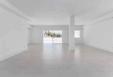 Totally Refurbished apartment with 4 bedrooms in Parque del Sol Guadalmina Baja