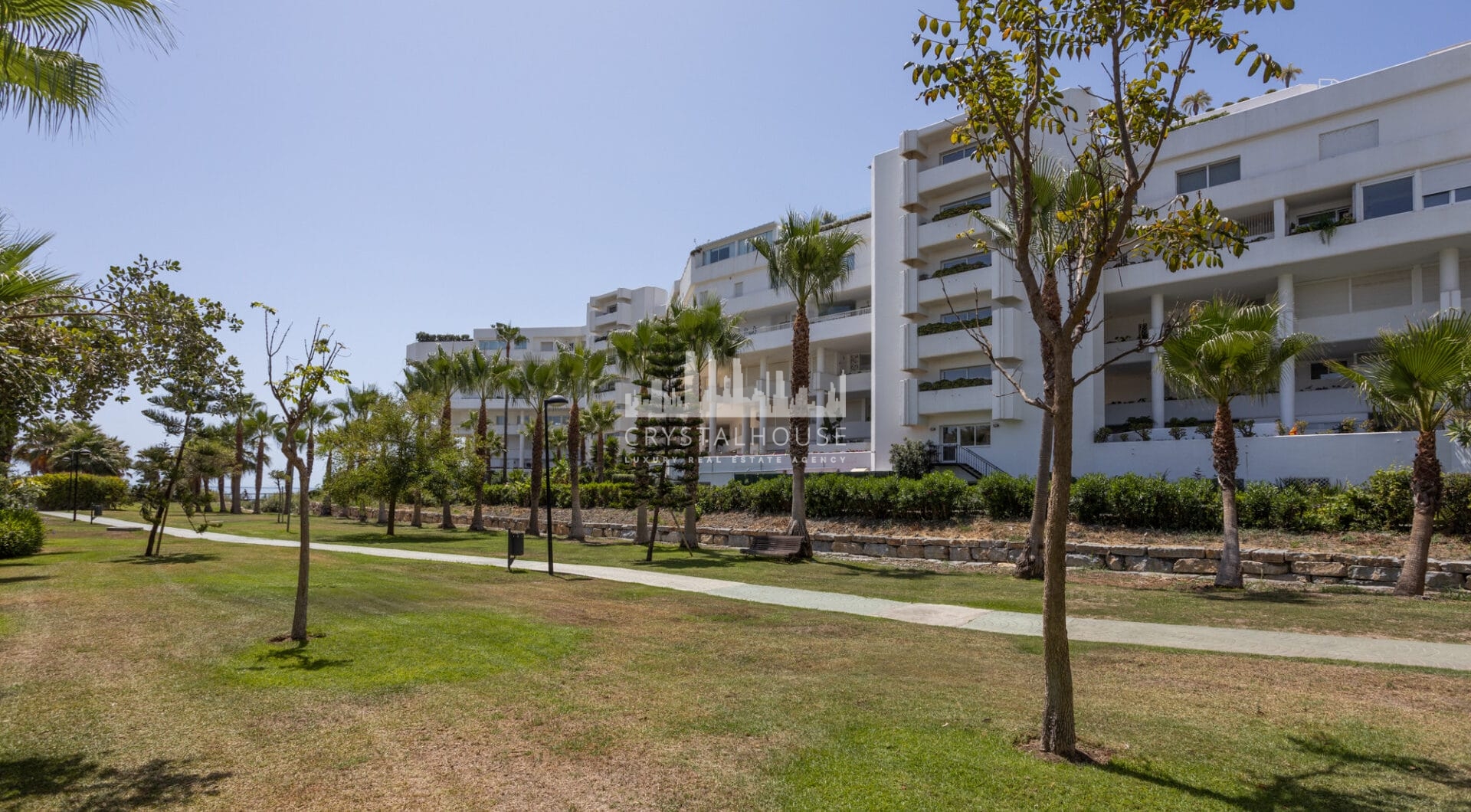 Totally Refurbished apartment with 4 bedrooms in Parque del Sol Guadalmina Baja