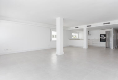 Totally Refurbished apartment with 4 bedrooms in Parque del Sol Guadalmina Baja
