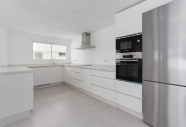 Totally Refurbished apartment with 4 bedrooms in Parque del Sol Guadalmina Baja