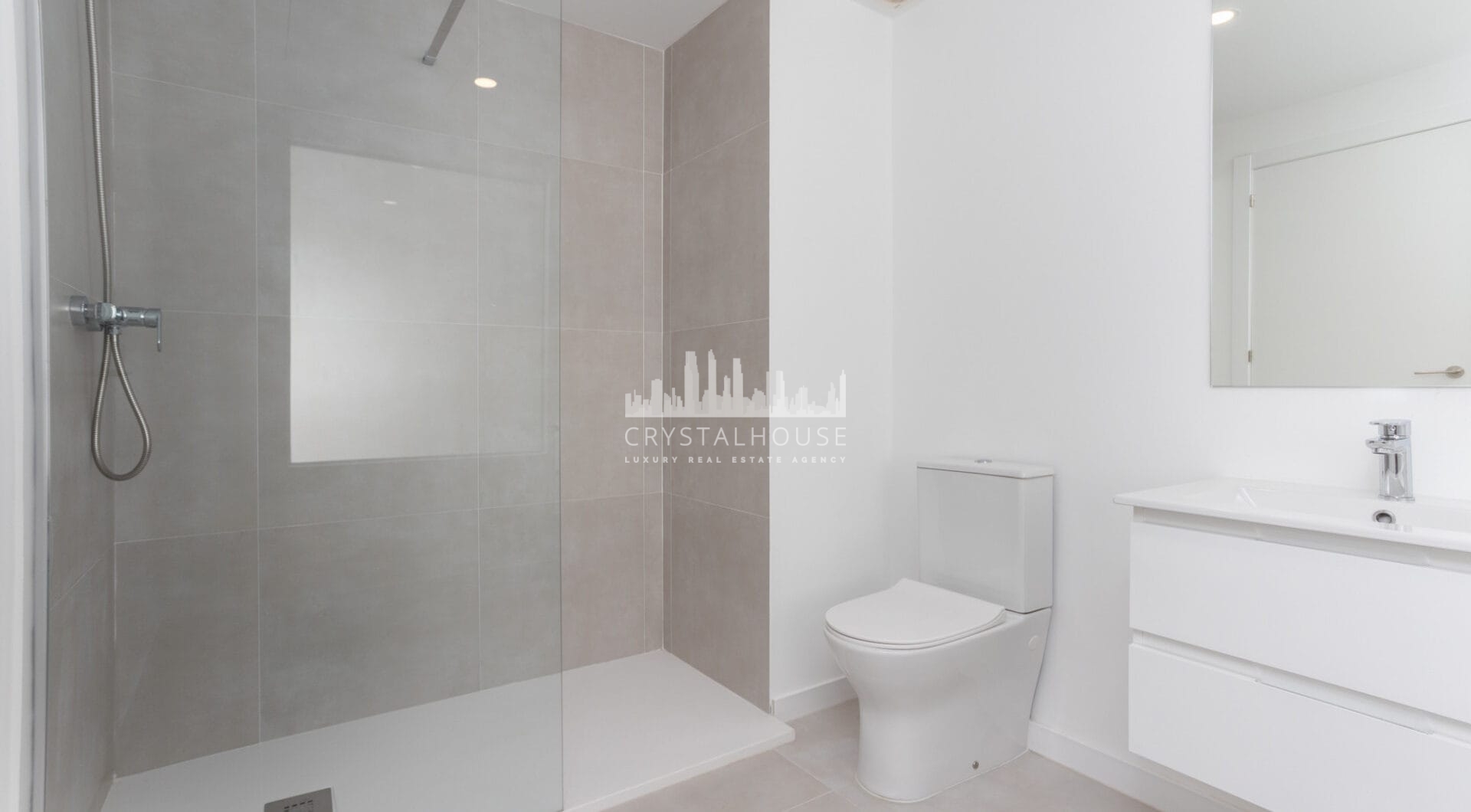 Totally Refurbished apartment with 4 bedrooms in Parque del Sol Guadalmina Baja