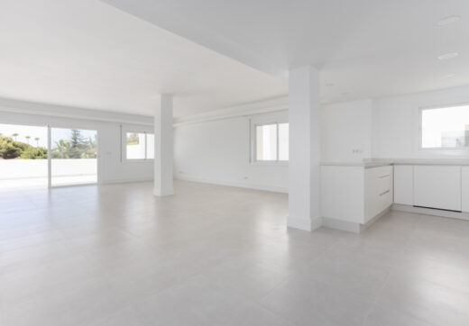 Totally Refurbished apartment with 4 bedrooms in Parque del Sol Guadalmina Baja
