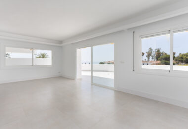 Totally Refurbished apartment with 4 bedrooms in Parque del Sol Guadalmina Baja