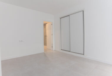 Totally Refurbished apartment with 4 bedrooms in Parque del Sol Guadalmina Baja