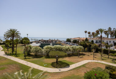 Totally Refurbished apartment with 4 bedrooms in Parque del Sol Guadalmina Baja
