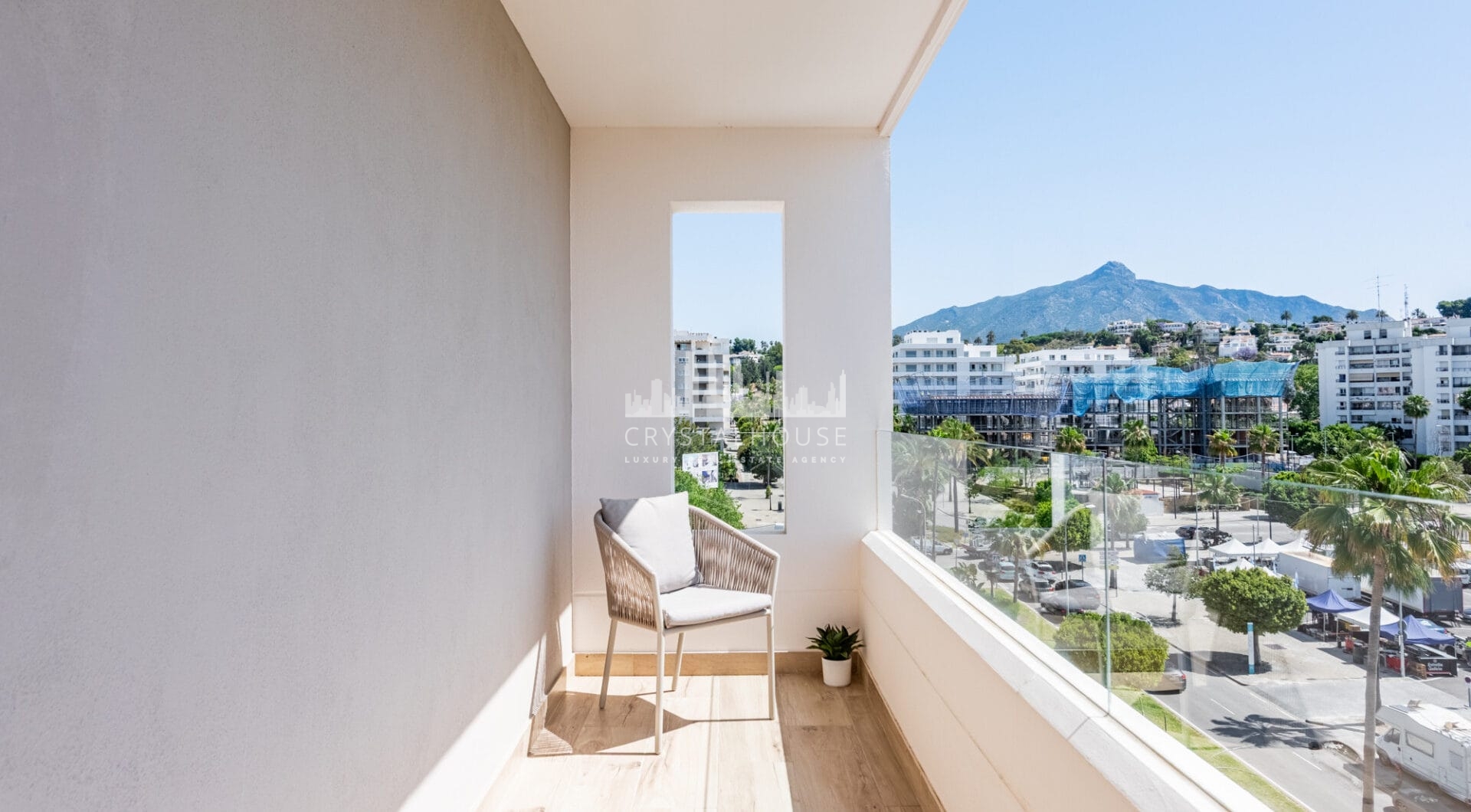 Brand New Luxury Corner Apartment with Sea &amp; Mountain Views in Nueva Andalucia, Marbella
