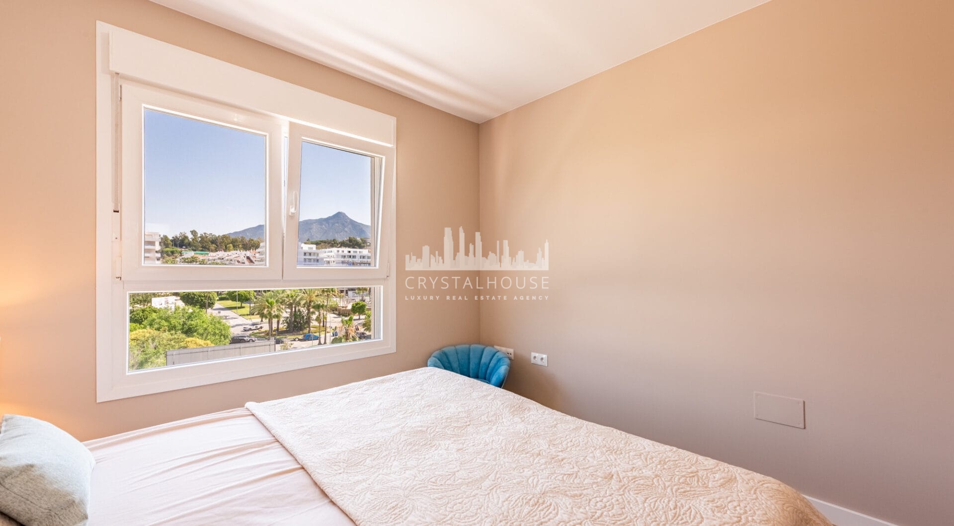 Brand New Luxury Corner Apartment with Sea &amp; Mountain Views in Nueva Andalucia, Marbella