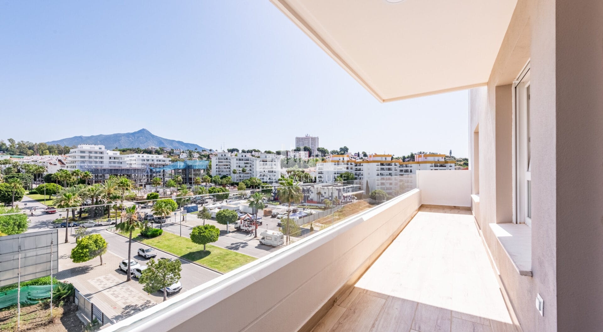 Brand New Luxury Corner Apartment with Sea &amp; Mountain Views in Nueva Andalucia, Marbella