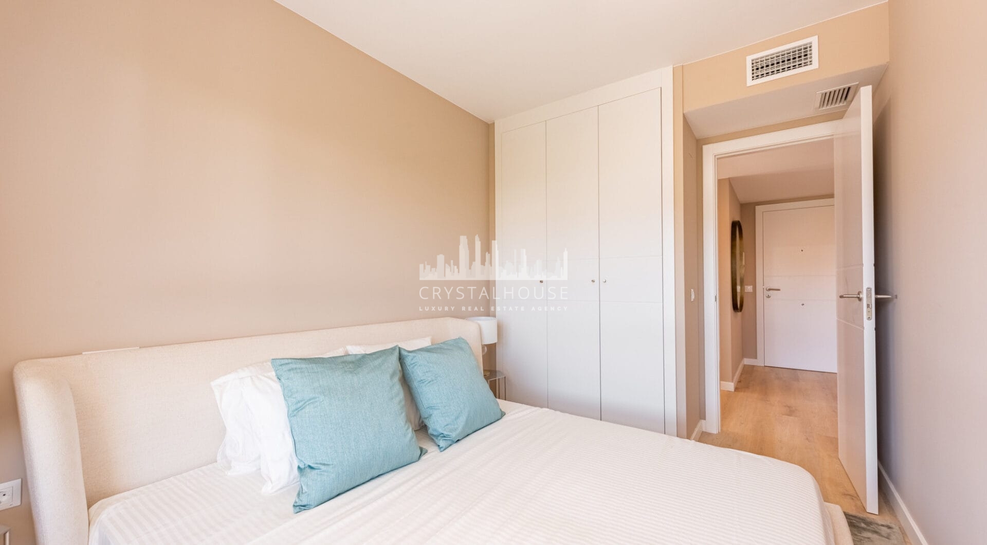 Brand New Luxury Corner Apartment with Sea &amp; Mountain Views in Nueva Andalucia, Marbella