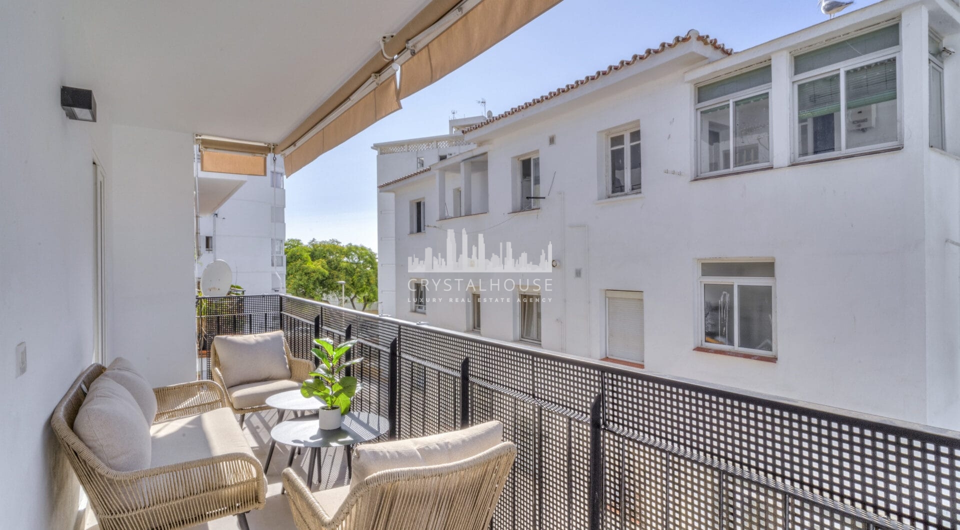 Superb Fully Renovated Three-Bedroom Apartment Steps from Estepona Beach