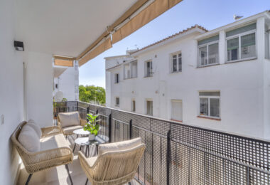Superb Fully Renovated Three-Bedroom Apartment Steps from Estepona Beach