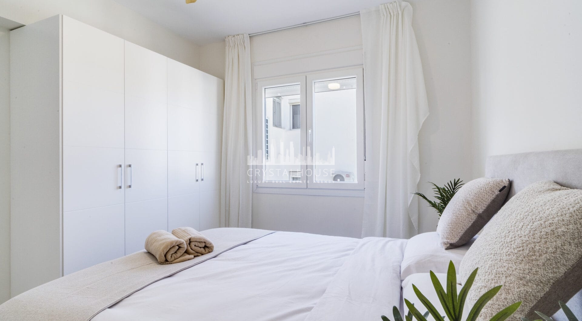 Superb Fully Renovated Three-Bedroom Apartment Steps from Estepona Beach