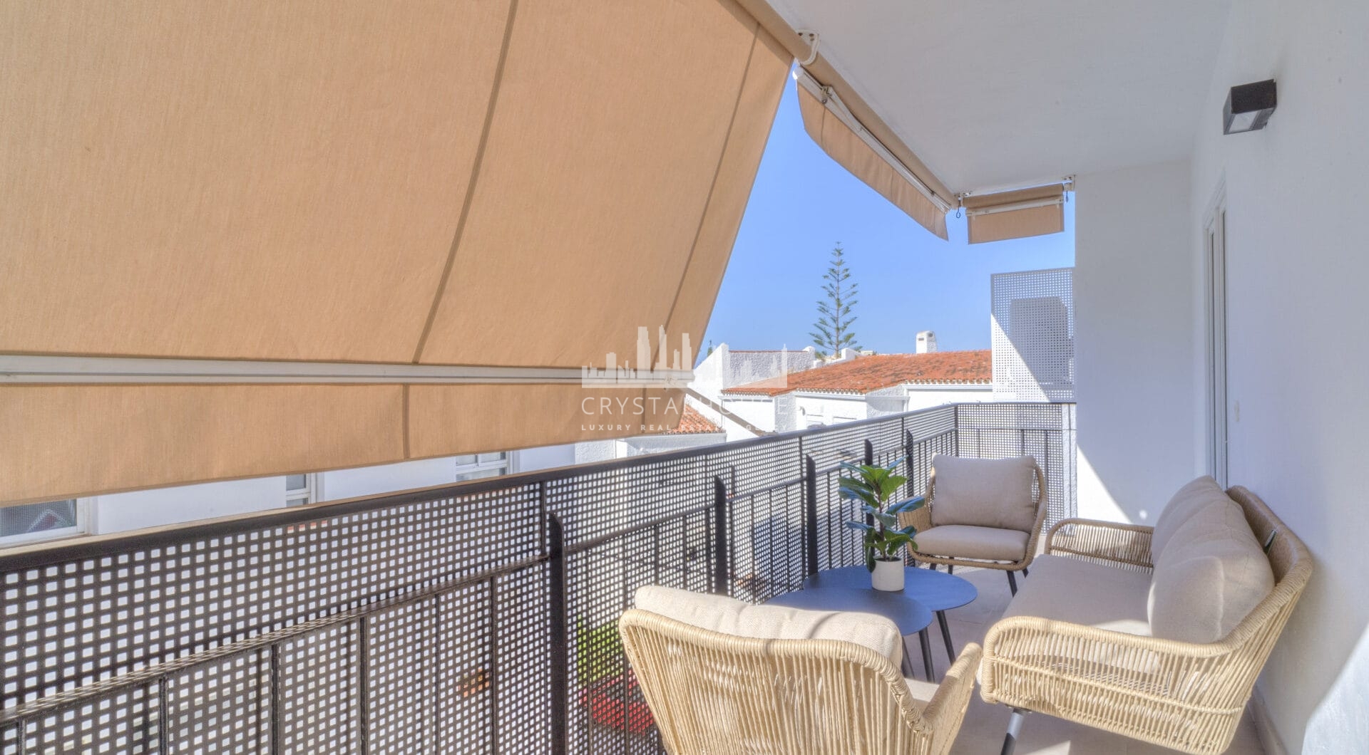 Superb Fully Renovated Three-Bedroom Apartment Steps from Estepona Beach