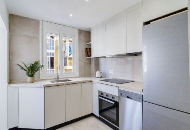 Superb Fully Renovated Three-Bedroom Apartment Steps from Estepona Beach