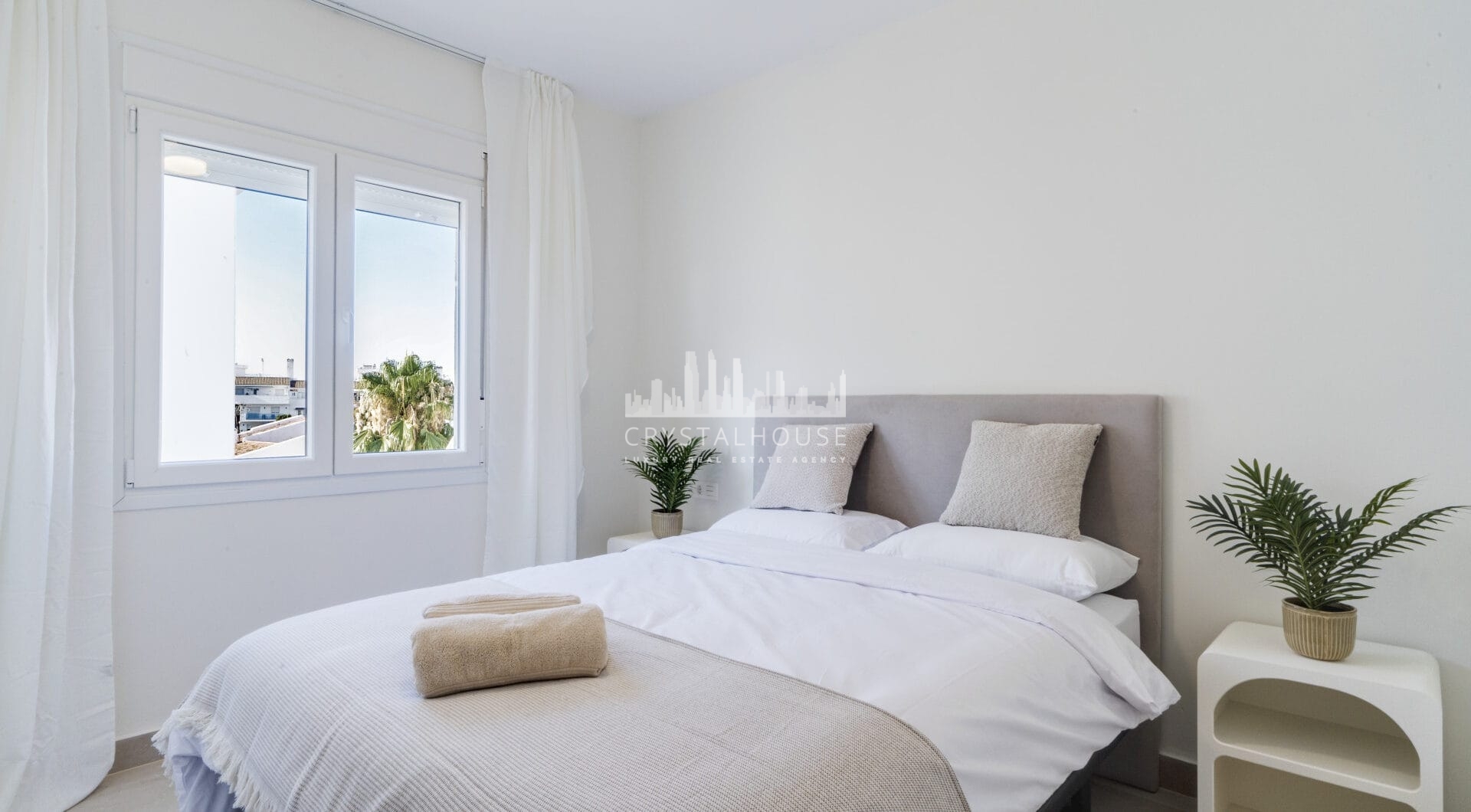 Superb Fully Renovated Three-Bedroom Apartment Steps from Estepona Beach