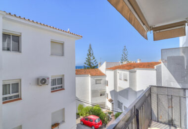Superb Fully Renovated Three-Bedroom Apartment Steps from Estepona Beach