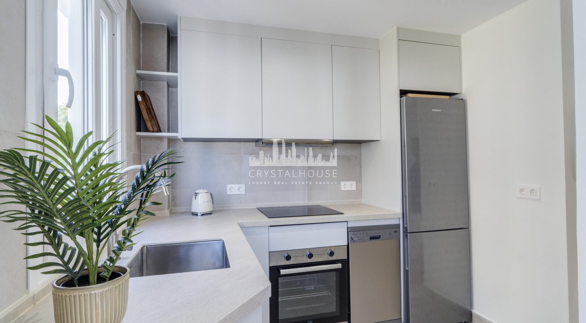 Superb Fully Renovated Three-Bedroom Apartment Steps from Estepona Beach