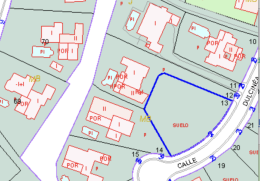 Plot with own water, with beautiful mature garden; exterior enclosure wall and completely fenced, for sale in Sotogrande