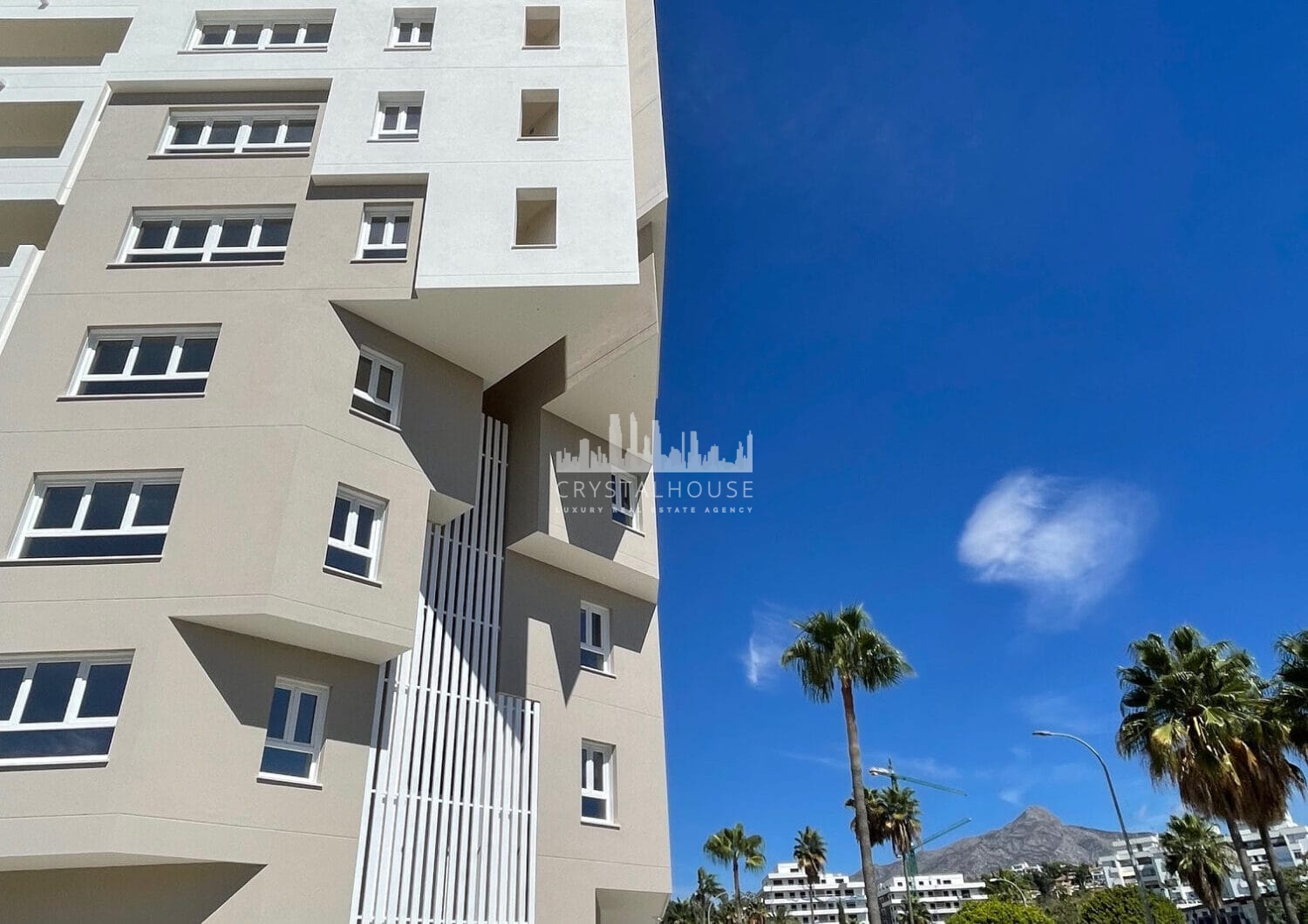 Brand new 4 bedroom Apartment in Nueva Andalucia - La Concha views and Sea Views - Keys ready!