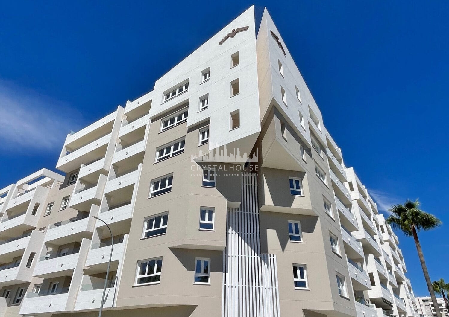 Brand new 4 bedroom Apartment in Nueva Andalucia - La Concha views and Sea Views - Keys ready!