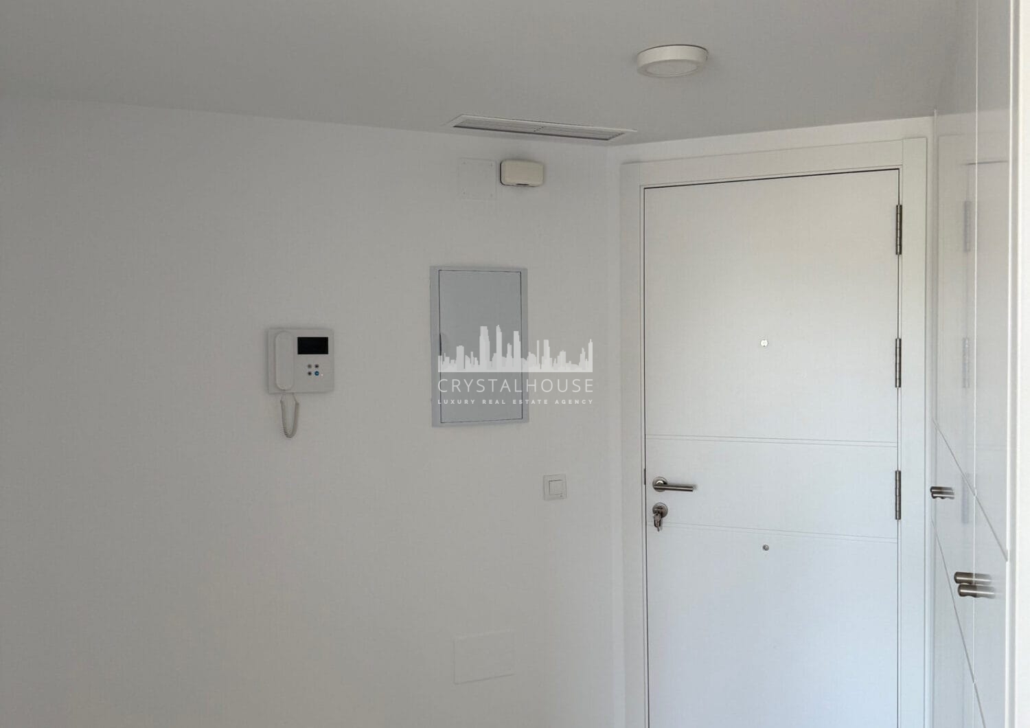 Brand new 4 bedroom Apartment in Nueva Andalucia - La Concha views and Sea Views - Keys ready!