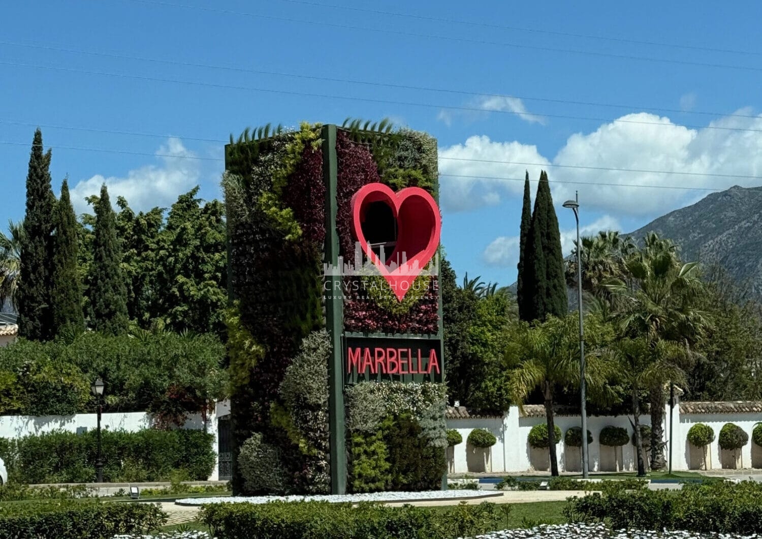 Brand new 4 bedroom Apartment in Nueva Andalucia - La Concha views and Sea Views - Keys ready!