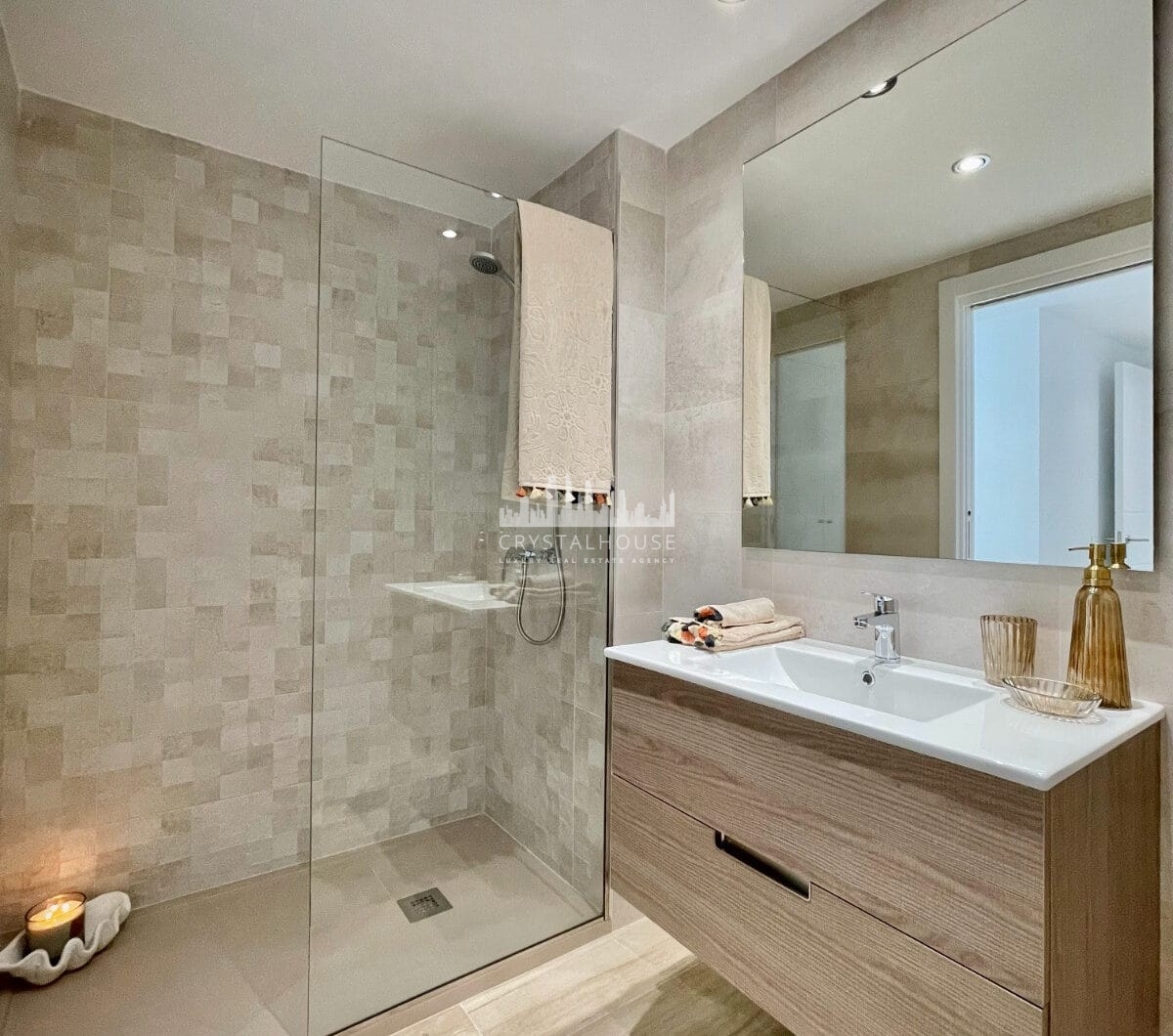 Brand new 4 bedroom Apartment in Nueva Andalucia - La Concha views and Sea Views - Keys ready!