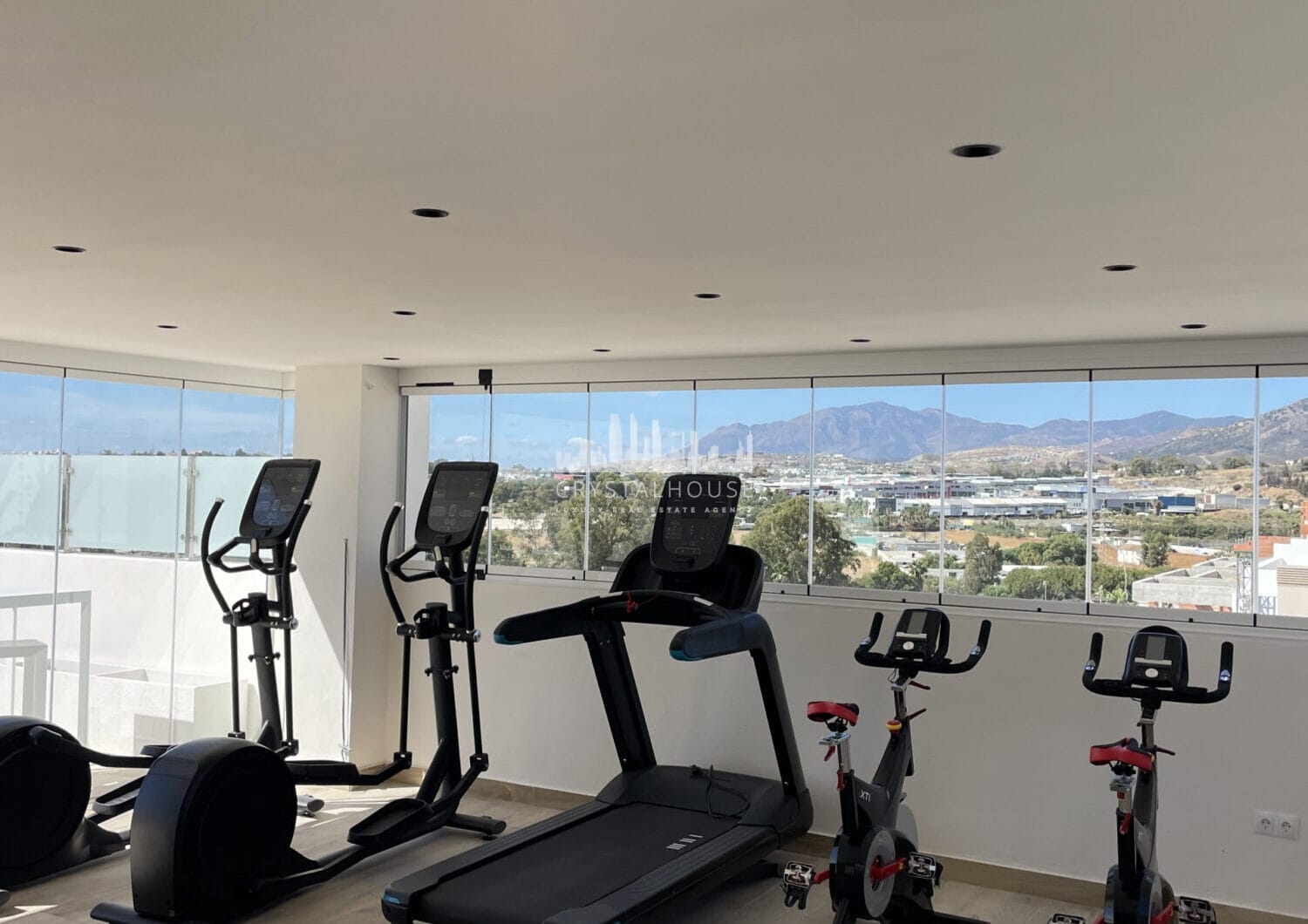 Brand new 4 bedroom Apartment in Nueva Andalucia - La Concha views and Sea Views - Keys ready!