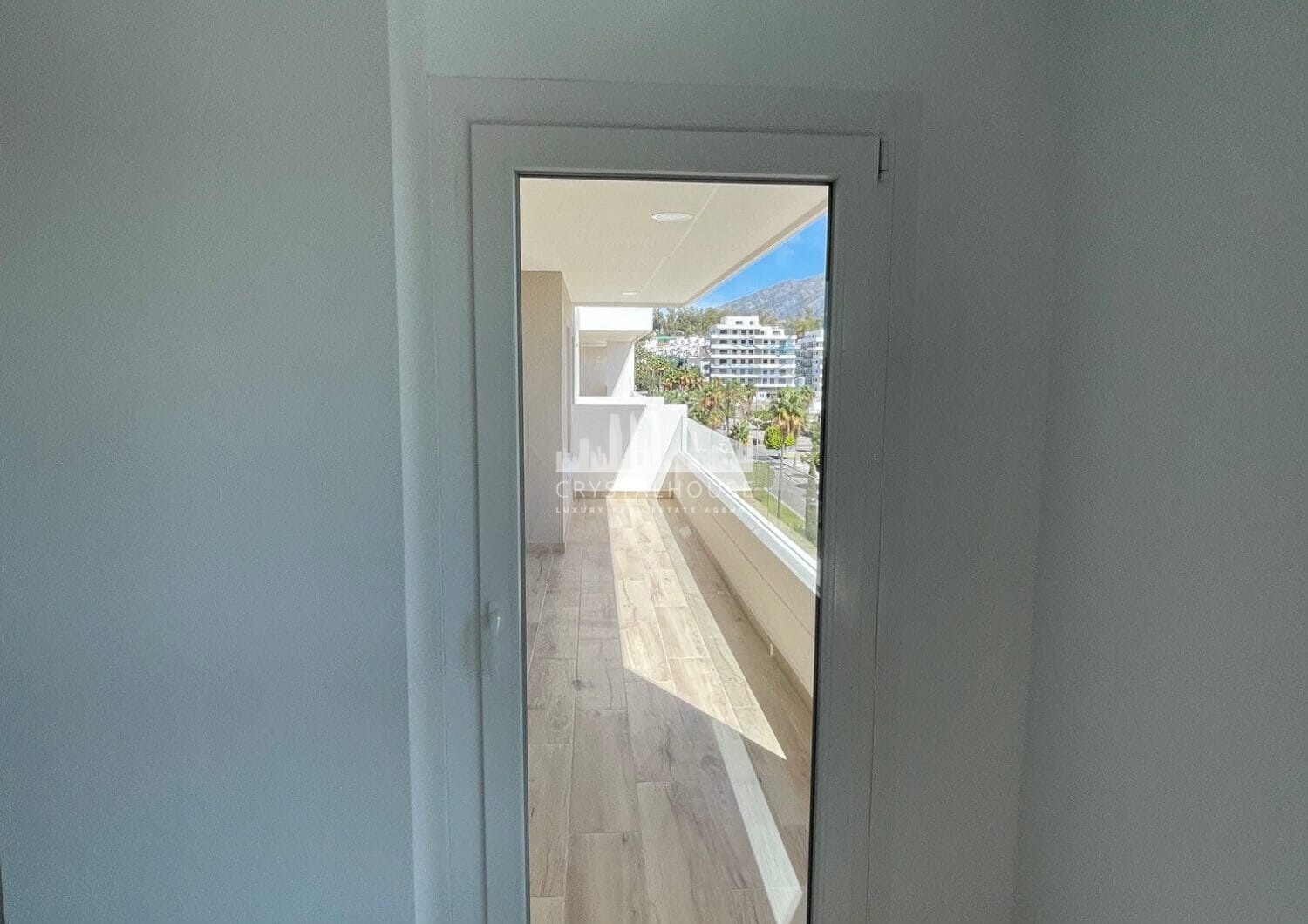 Brand new 4 bedroom Apartment in Nueva Andalucia - La Concha views and Sea Views - Keys ready!