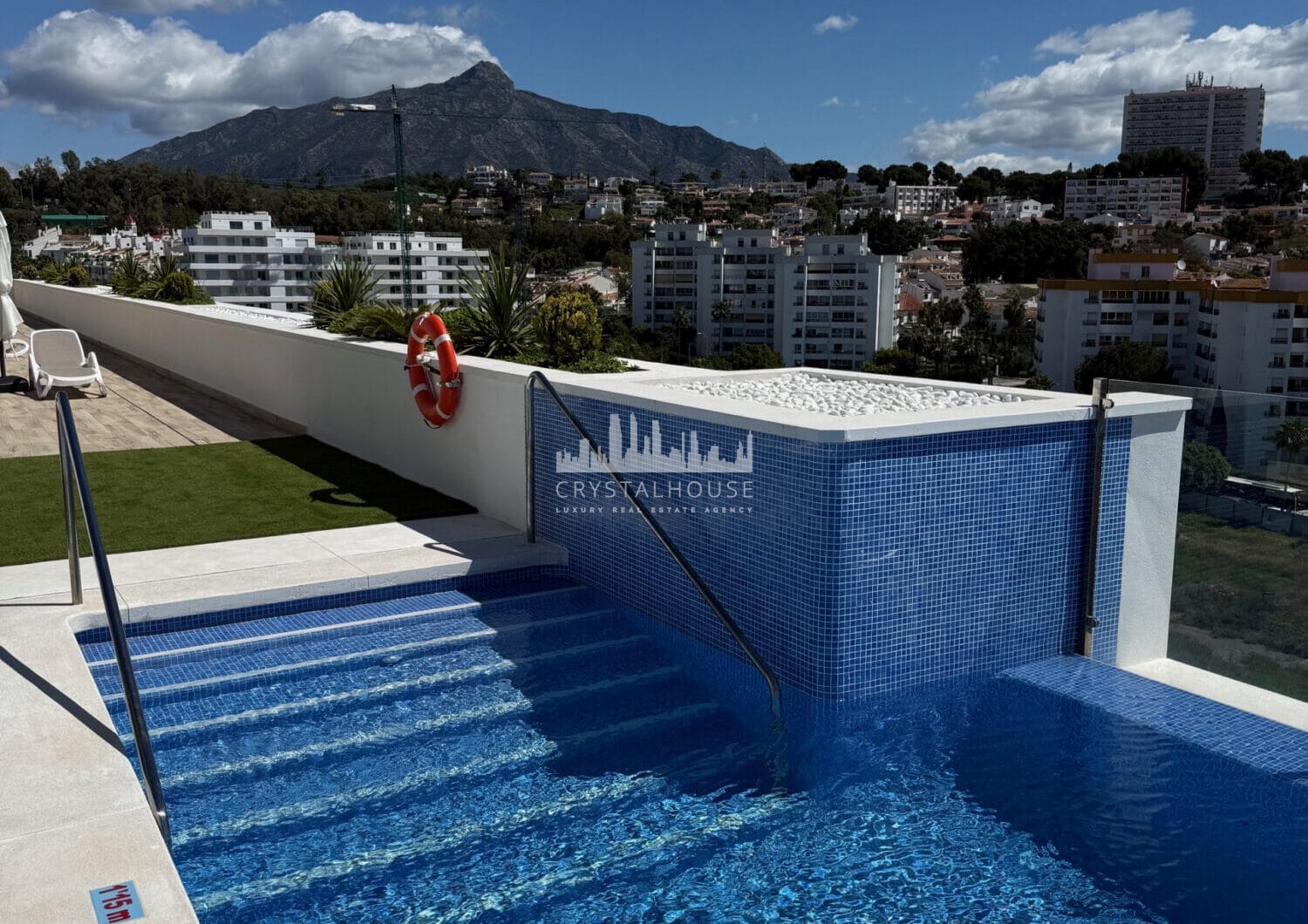 Brand new 4 bedroom Apartment in Nueva Andalucia - La Concha views and Sea Views - Keys ready!