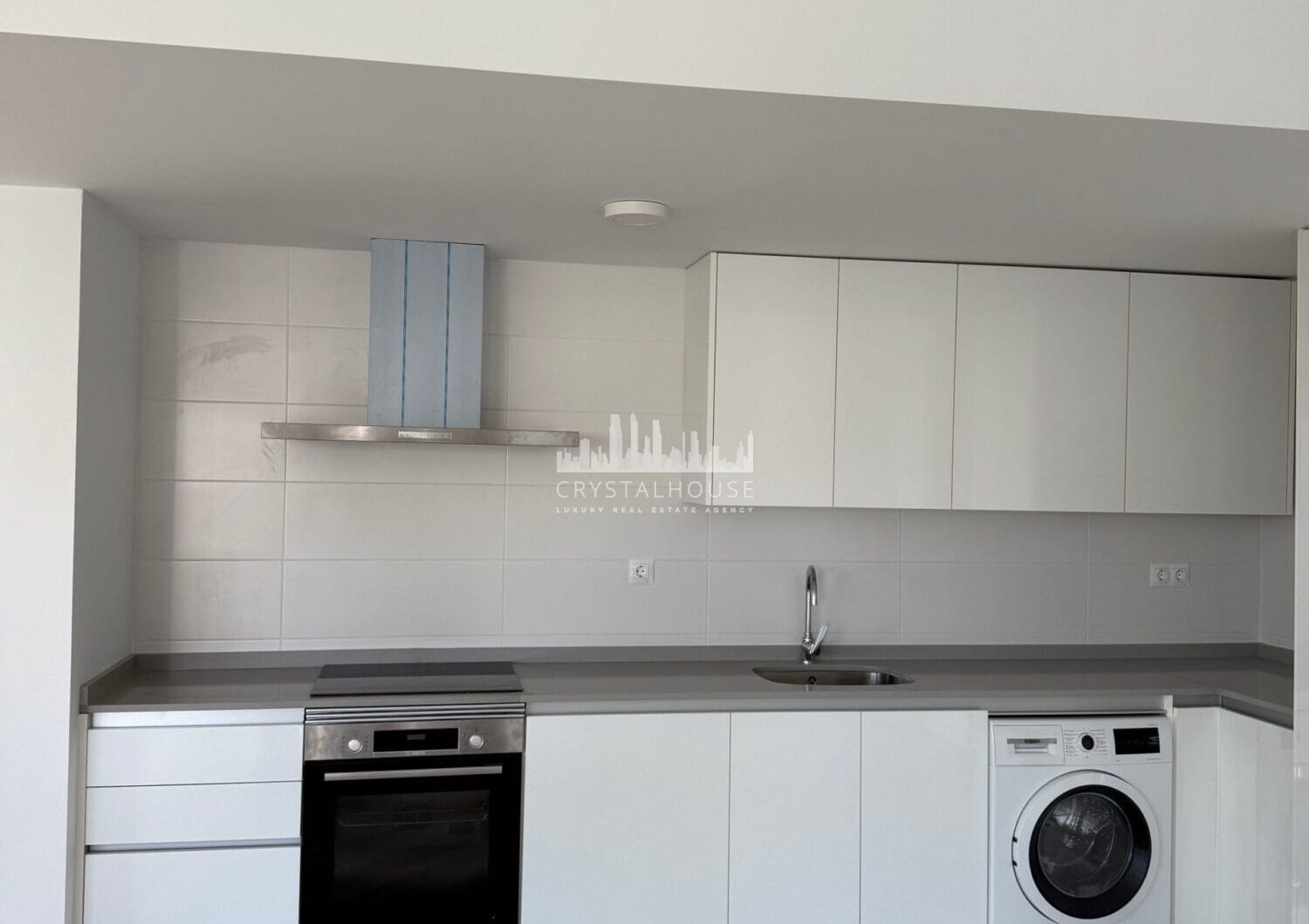 Brand new 4 bedroom Apartment in Nueva Andalucia - La Concha views and Sea Views - Keys ready!
